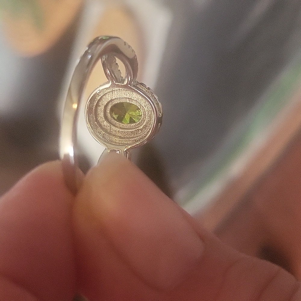 Peridot W/ Simulated Diamond Ring 925 Stamped Size 9 - Picture 4 of 4